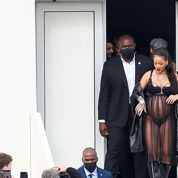 Rihanna, enceinte, a assisté au défilé Dior (collection prêt-à-porter automne-hiver 2022/2023) lors de la Fashion Week de Paris. Le 1er mars 2022. © Veeren-Clovis/Bestimage