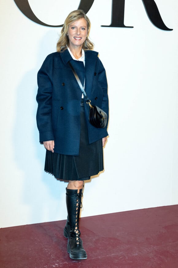 Karin Viard assiste au défilé de mode Christian Dior (collection prêt-à-porter automne-hiver 2022/202) lors de la Fashion Week de Paris. Le 1er mars 2022 © Olivier Borde / Bestimage