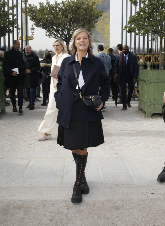 Karin Viard au défilé Christian Dior (collection prêt-à-porter Automne/Hiver 2022/2023) lors de la Fashion Week de Paris, le 1er mars 2022. © Denis Guignebourg/Bestimage