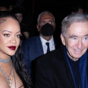 Rihanna (enceinte), Bernard Arnault et sa femme Hélène Mercier assistent au défilé de mode automne-hiver 2022/2023 "Christian Dior" lors de la fashion week de Paris. Le 1er mars 2022 © Olivier Borde / Bestimage