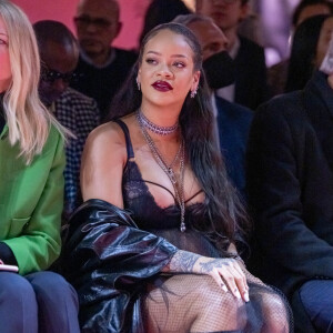 Rihanna (enceinte) assiste au défilé de mode automne-hiver 2022/2023 "Christian Dior" lors de la fashion week de Paris. Le 1er mars 2022 © Olivier Borde / Bestimage
