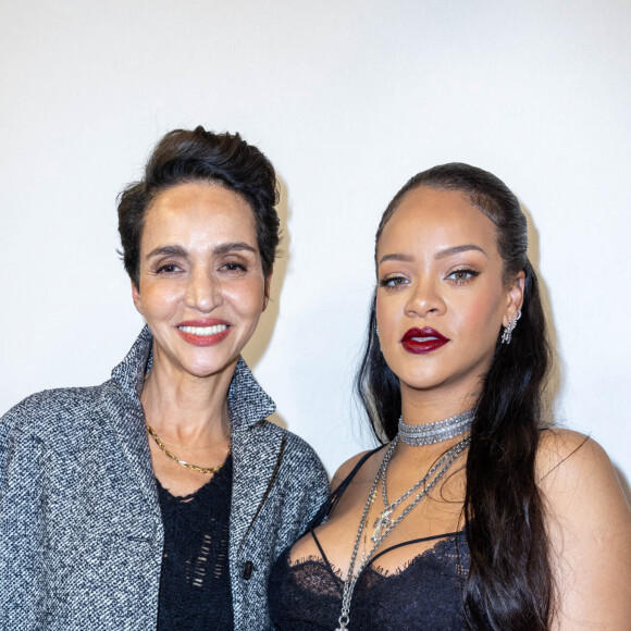 Farida Khelfa et Rihanna, enceinte, dans les coulisses du défilé de mode automne-hiver 2022/2023 "Christian Dior" lors de la fashion week de Paris. Le 1er mars 2022 © Olivier Borde / Bestimage