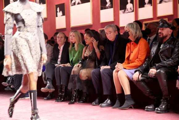 Delphine Arnault, Rihanna, Antoine Arnault et Hélène Mercier-Arnault assistent au défilé Christian Dior, collection Prêt-à-porter Automne/Hiver 2022/2023, au Jardin des Tuileries. Paris, le 1er mars 2022. © Borde-Rindoff/Bestimage