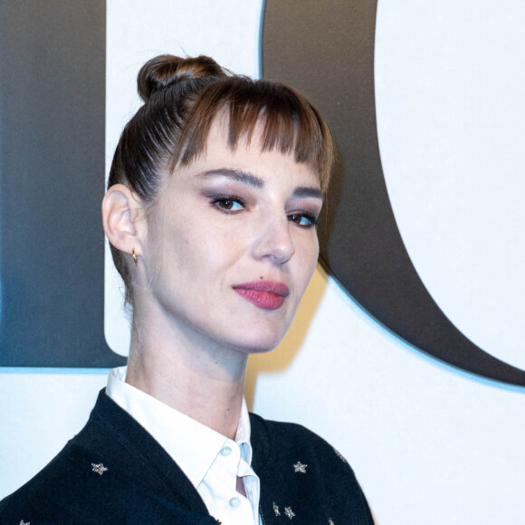 Louise Bourgoin assiste au défilé de mode Christian Dior (collection prêt-à-porter automne-hiver 2022/202) lors de la Fashion Week de Paris. Le 1er mars 2022 © Olivier Borde / Bestimage