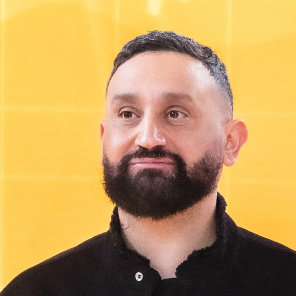 Exclusif - Cyril Hanouna sur le plateau de l'émission Touche pas à mon poste (TPMP) diffusée en direct sur C8 le 18 janvier 2022 © Jack Tribeca / Bestimage 