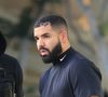 Drake réceptionne un colis à l'extérieur d'un studio à West Hollywood