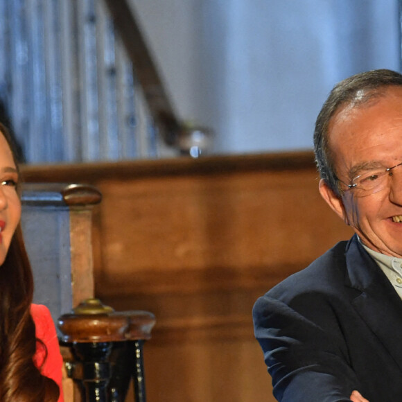 Jean-Pierre Pernaut et sa femme Nathalie Marquay - Jean-Pierre Pernaut et sa femme Nathalie Marquay lors de l'enregistrement de l'émission "Animaux Stars" le 23 novembre 2021, qui sera diffusée le 5 février 2022 sur la chaine Animaux.  © Veeren/Bestimage 