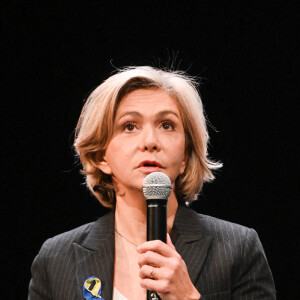 Valérie Pécresse - Les personnalités assistent au meeting de solidarité "SOS Ukraine" de Bernard-Henri Lévy (BHL) au théâtre Antoine à Paris, le 1er mars 2022. © Coadic Guirec / Bestimage 