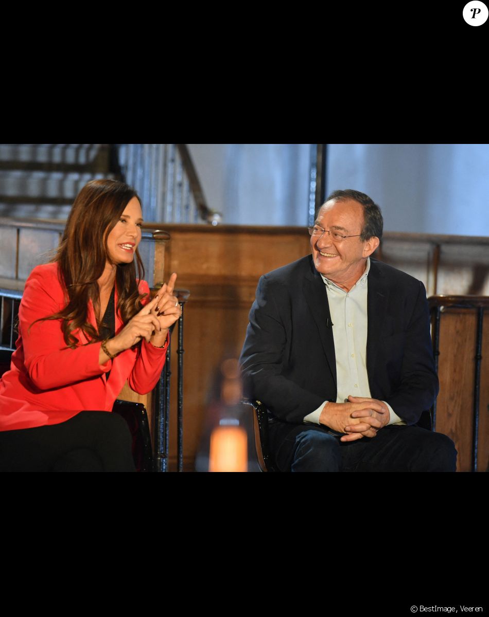 Jean-Pierre Pernaut et sa femme Nathalie Marquay - Jean-Pierre Pernaut et sa femme Nathalie Marquay lors de l'enregistrement de l'émission "Animaux Stars" le 23 novembre 2021, qui sera diffusée le 5 février 2022 sur la chaine Animaux. L'ancien présentateur du journal de 13h vient de révéler d'être atteint d'un cancer du poumon © Veeren/Bestimage