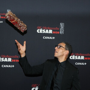 Roschdy Zem (César du meilleur acteur pour le rôle de Yacoub Daoud dans "Roubaix, une lumière") - Pressroom (press room) de la 45ème cérémonie des César à la salle Pleyel à Paris le 28 février 2020 © Dominique Jacovides / Olivier Borde / Bestimage 