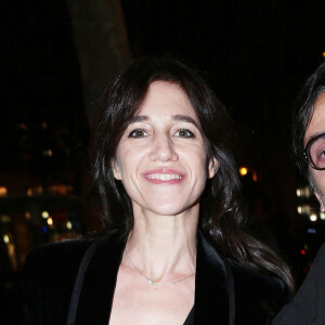 Yvan Attal et sa compagne Charlotte Gainsbourg - Arrivée des people à l'avant-première du film "Mon chien stupide" au cinéma UGC Normandie à Paris, le 22 octobre 2019. © Jonathan Rebboah/Panoramic 