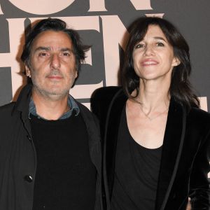 Yvan Attal et sa compagne Charlotte Gainsbourg - Avant-première du film "Mon chien stupide" au cinéma UGC Normandie à Paris. © Coadic Guirec/Bestimage 