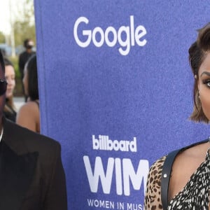Russell Wilson et son épouse Ciara assistent à la soirée Billboard Women in Music au YouTube Theater. Inglewood, Los Angeles, le 2 mars 2022.