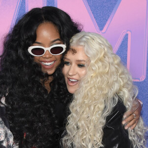 H.E.R. et Christina Aguilera assistent à la soirée Billboard Women in Music au YouTube Theater. Inglewood, Los Angeles, le 2 mars 2022.