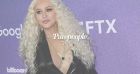 Christina Aguilera canon en costume décolleté devant Ciara, sexy et féline