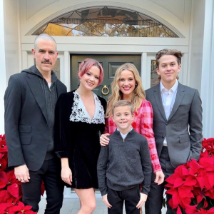 La maison de Reese Witherspoon (ici photographiée avec son mari Jim Toth et ses enfants Ava, Deacon et Tennessee) est en vente !