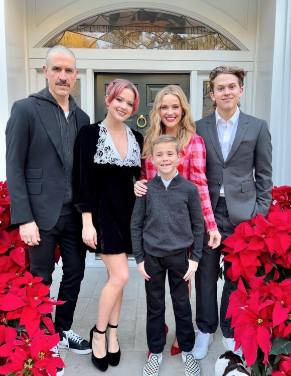 La maison de Reese Witherspoon (ici photographiée avec son mari Jim Toth et ses enfants Ava, Deacon et Tennessee) est en vente !