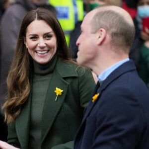 Le prince William, duc de Cambridge, et Kate Catherine Middleton, duchesse de Cambridge, en visite au marché de Abergavenny Market au Pays de Galles, à l'occasion du "St David's Day". Le 1er mars 2022 