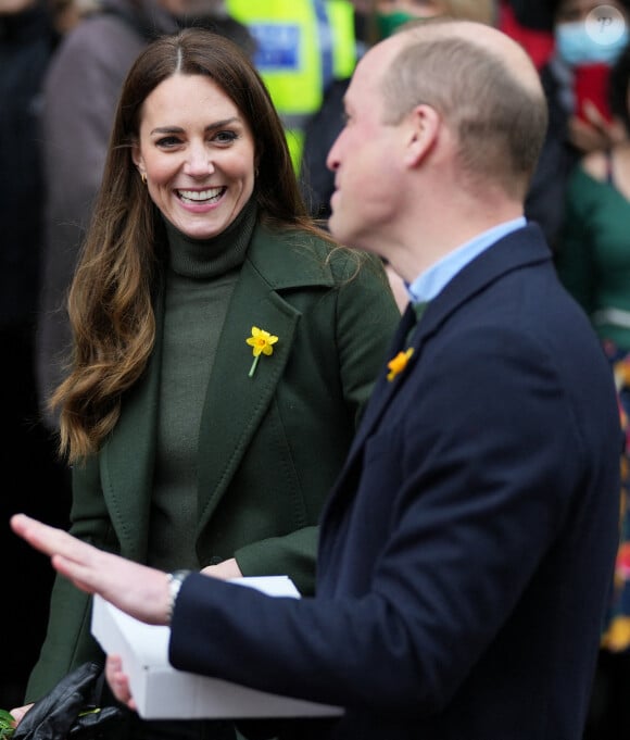 Le prince William, duc de Cambridge, et Kate Catherine Middleton, duchesse de Cambridge, en visite au marché de Abergavenny Market au Pays de Galles, à l'occasion du "St David's Day". Le 1er mars 2022 