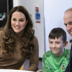 Le prince William, duc de Cambridge, et Catherine (Kate) Middleton, duchesse de Cambridge, rencontrent des bénévoles de l'Eglise "Church on The Street" à Burnley, le 20 janvier 2022.  The Duke and Duchess of Cambridge during a visit to the Church on the Street in Burnley, Lancashire, where they are meeting with volunteers and staff to hear about their motivations for working with Church on the Street as well as a number of service users to hear about their experiences first-hand. January 20th, 2022. 