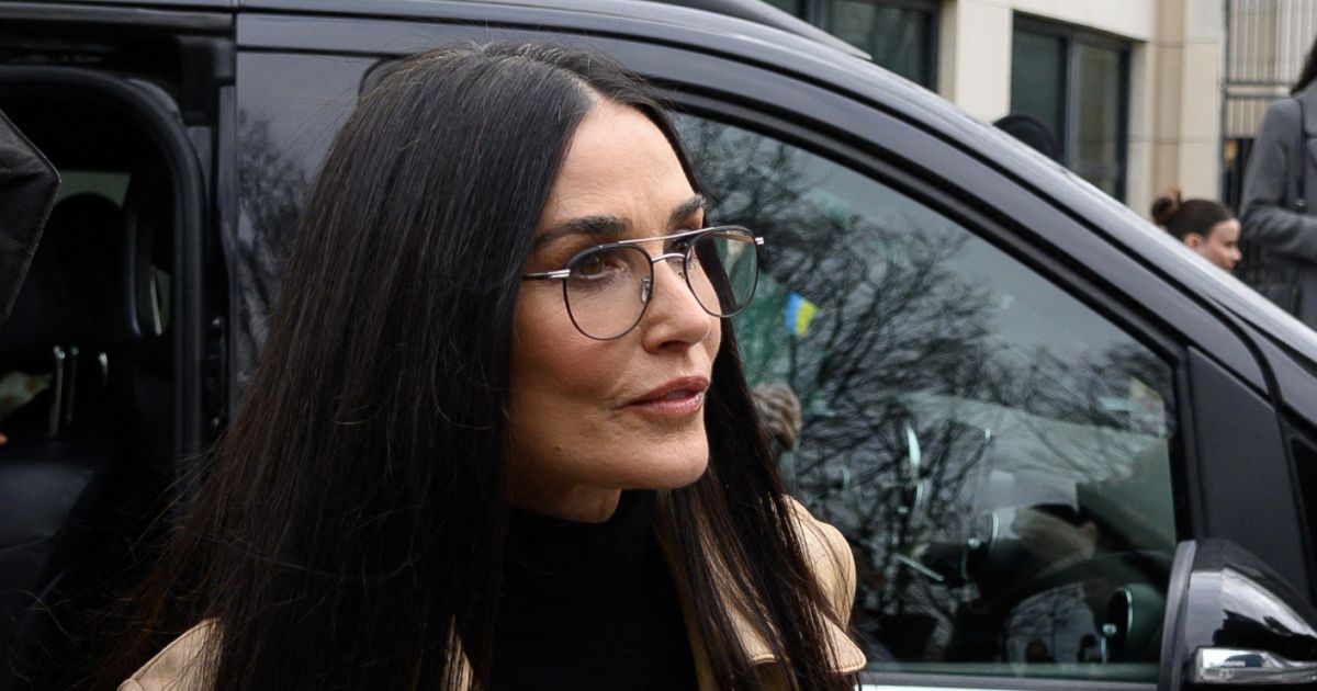 Demi Moore lors du défilé Chloé, collection automne-hiver 2022-2023, au