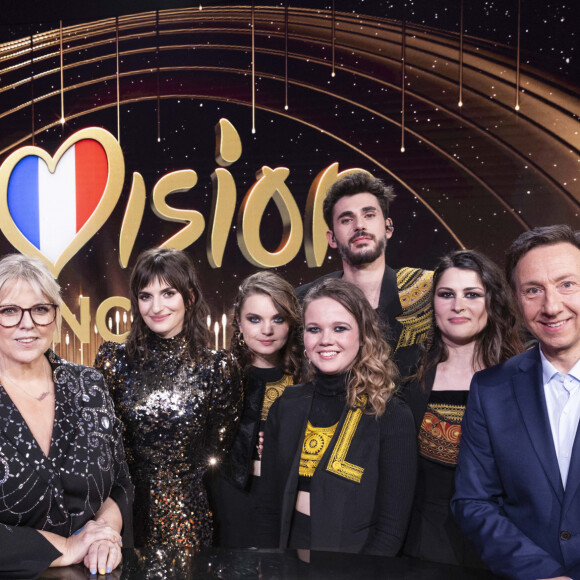 Alvan & Ahez, Stephane Bern et Laurence Boccolini, Pauline Chagne - Le groupe "Alvan & Ahez", représentant de la France à l'Eurovision, lors de l'émission "Eurovision France, c'est vous qui décidez !" diffusée sur France 2 le 5 mars 2022 © Cyril Moreau / Bestimage