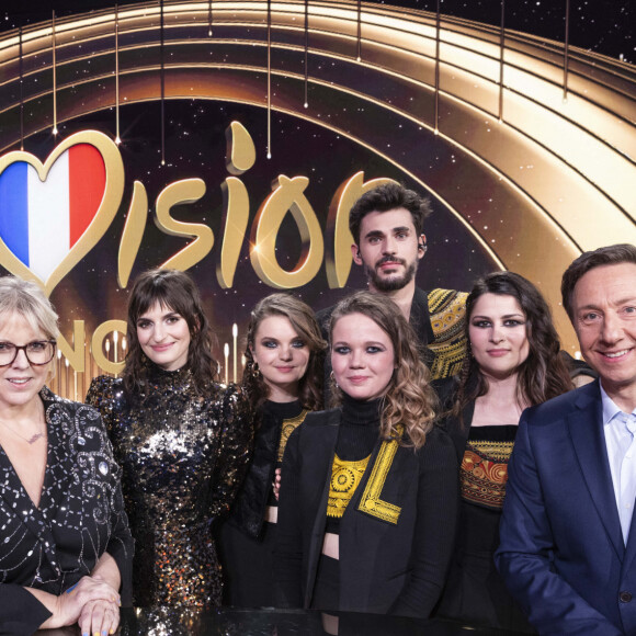 Alvan & Ahez, Stephane Bern et Laurence Boccolini, Pauline Chagne - Le groupe "Alvan & Ahez", représentant de la France à l'Eurovision, lors de l'émission "Eurovision France, c'est vous qui décidez !" diffusée sur France 2 le 5 mars 2022 © Cyril Moreau / Bestimage