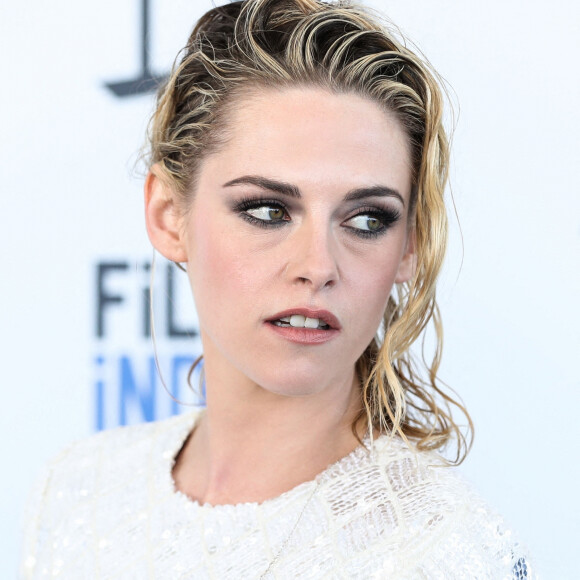 Kristen Stewart au photocall des ""Film Independent Spirit Awards" à Los Angeles, le 6 mars 2022. 