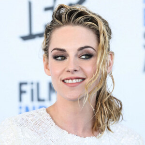 Kristen Stewart au photocall des ""Film Independent Spirit Awards" à Los Angeles, le 6 mars 2022. 