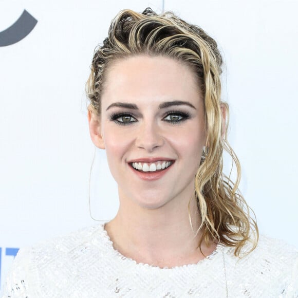 Kristen Stewart au photocall des ""Film Independent Spirit Awards" à Los Angeles, le 6 mars 2022. 