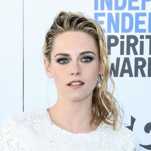 Kristen Stewart au photocall des ""Film Independent Spirit Awards" à Los Angeles, le 6 mars 2022. 