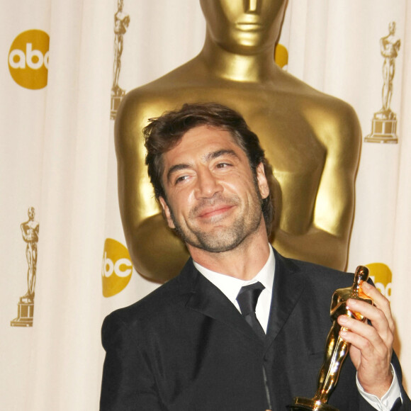 Javier Bardem et son Oscar pour le film "No Country for Old Men" en 2008. 