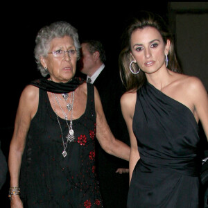 Penélope Cruz et Pilar Bardem (la mère de Javier Bardem) à la soirée des Oscars, à Los Angeles en 2008, pour célébrer le prix remporté par Javier Bardem.