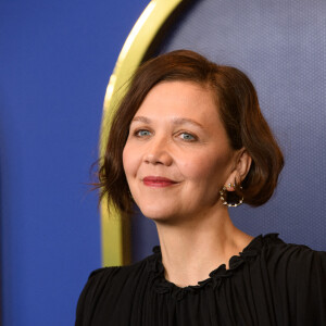 Maggie Gyllenhaal au photocall du dîner des nominés de la 94ème édition des Oscar à Los Angeles, le 7 mars 2022.