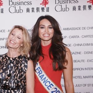 Alexandra Lamy (Elue femme de l'année 2021 par le Chinese Business Club) et Diane Leyre (Miss France 2022) - Déjeuner du Chinese Business Club à Paris, à l'occasion de la Journée internationale des droits des femmes. Le 7 mars 2022 © Rachid Bellak / Bestimage 