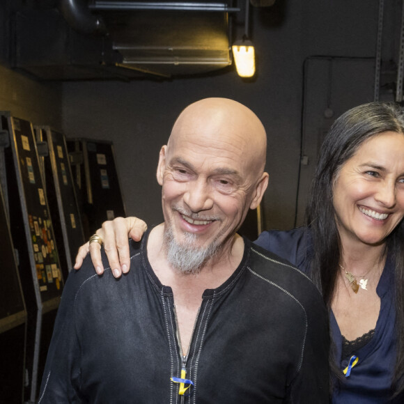 Exclusif - Florent Pagny et sa femme Azucena, Pascal Obispo - Backstage de l'émission spéciale "Unis pour l'Ukraine" à la Maison de la Radio et de la Musique. Paris, le 8 mars 2022. © Cyril Moreau / Jack Tribeca / Bestimage