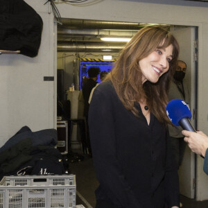 Exclusif - Carla Bruni-Sarkozy - Backstage de l'émission spéciale "Unis pour l'Ukraine" à la Maison de la Radio et de la Musique. Paris, le 8 mars 2022. © Cyril Moreau / Jack Tribeca / Bestimage