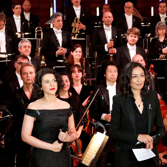 Nagui, Khatia Buniastishvili, Leïla Kaddour et Cristian Macelaru, directeur musical de l'Orchestre National de France - Emission spéciale "Unis pour l'Ukraine" à la Maison de la Radio et de la Musique. Paris, le 8 mars 2022. © Cyril Moreau / Jack Tribeca / Bestimage