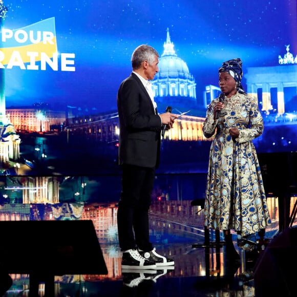 Nagui, Angélique Kidjo et Leïla Kaddour - Emission spéciale "Unis pour l'Ukraine" à la Maison de la Radio et de la Musique. Paris, le 8 mars 2022. © Cyril Moreau / Jack Tribeca / Bestimage