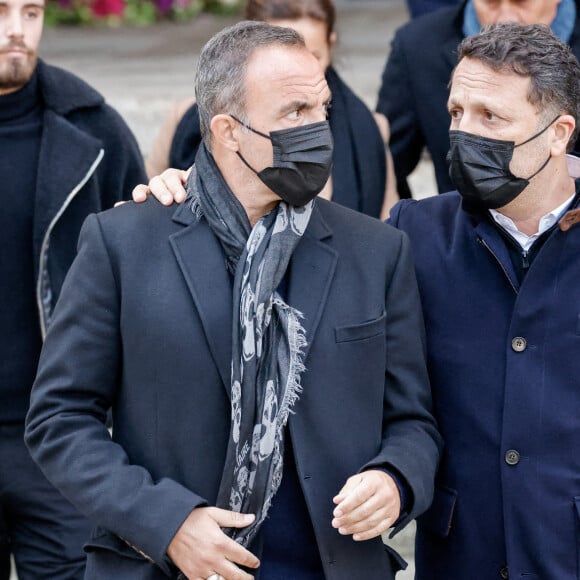 Nikos Aliagas, Arthur Essebag - Sorties des obsèques de Jean-Pierre Pernaut en la Basilique Sainte-Clotilde à Paris le 9 mars 2022. © Cyril Moreau/Bestimage