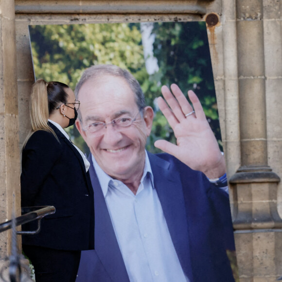 Patrick Poivre d'Arvor - Sorties des obsèques de Jean-Pierre Pernaut en la Basilique Sainte-Clotilde à Paris le 9 mars 2022. © Cyril Moreau/Bestimage
