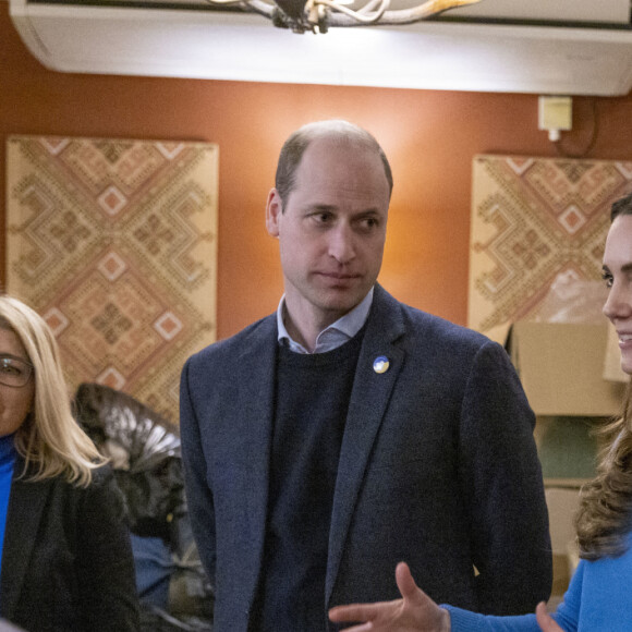 Le prince William, duc de Cambridge et Catherine Kate Middleton, duchesse de Cambridge visitent le centre culturel ukrainien de Londres pour constater les efforts fournis pour aider les ukrainiens victimes de la guerre le 9 mars 2022.