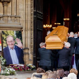 Cerceuil - Obsèques de Jean-Pierre Pernaut en la Basilique Sainte-Clotilde à Paris le 9 mars 2022. © Cyril Moreau / Bestimage