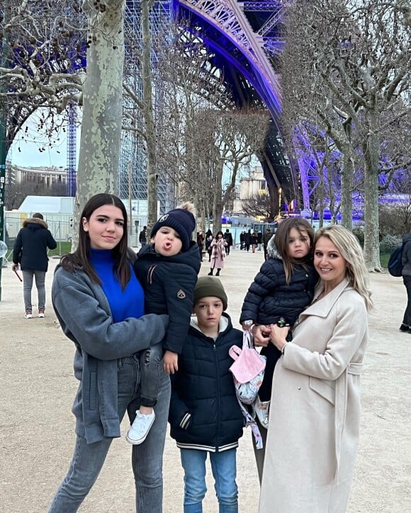 Ambre Dol de "Familles nombreuses" à la Tour Eiffel avec ses enfants