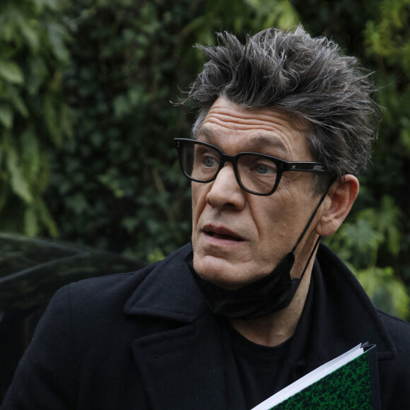 Marc Lavoine - Arrivées des invités à l'enregistrement de l'émission "Vivement Dimanche" au studio Gabriel à Paris le 2 mars 2022. L'émission sera diffusée le 6 mars 2022.