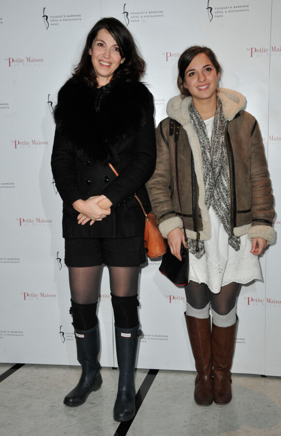 Zabou Breitman et sa fille Anna - Inauguration du restaurant 'La Petite Maison de Nicole' a l'hotel Fouquet's Barriere a Paris le 21 Janvier 2013.
