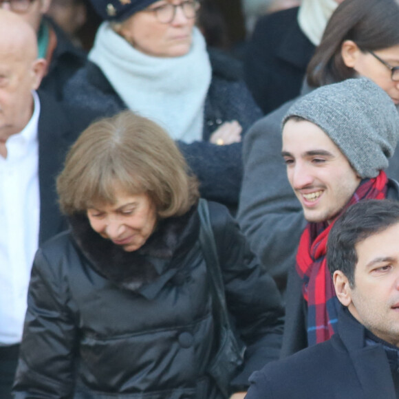 Exclusif - Antonin Chalon, le fils de Zabou Breitman - Obsèques de Jean-Claude Deret, le père de Zabou Breitman au cimetière du Père Lachaise à paris le 17 décembre 2016. 