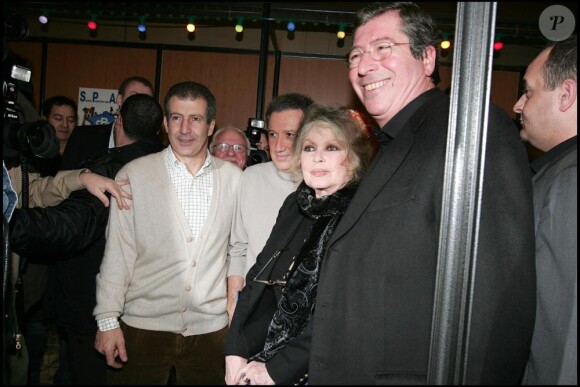 Patrick Balkany et Brigitte Bardot en 2004, le fameux jour des propos tenus (?) par la star à la mairie de Levallois sur leur nuit d'amour...