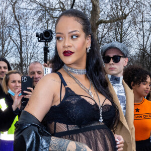 Rihanna (enceinte) à la sortie du défilé de mode automne-hiver "Christian Dior" lors de la fashion week de Paris. © Olivier Borde / Bestimage 