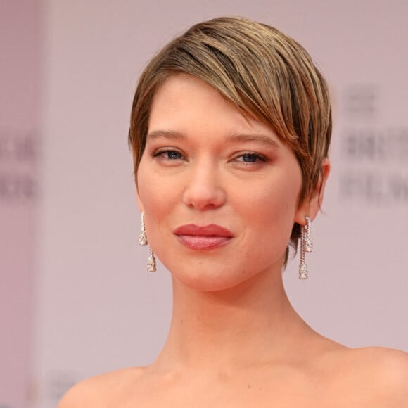 Léa Seydoux (habillée d'une robe Louis Vuitton) assiste à la cérémonie des BAFTA 2022 (British Academy Film Awards) au Royal Albert Hall à Londres, le 13 mars 2022.